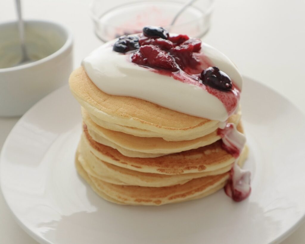 Protein Pancakes with White Chocolate Yoghurt and Berry Topping