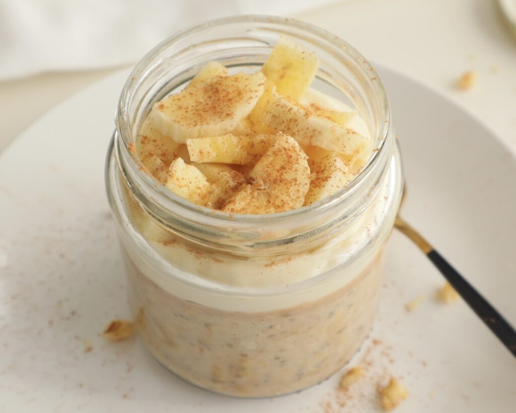 Banana and cinnamon topped over oatmeal